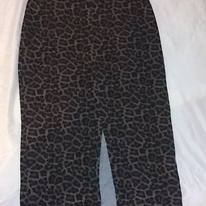 Leopard print skirt w/front split